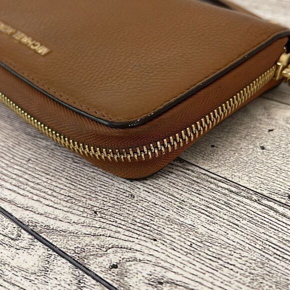 Michael Kors Continental Leather Tan Large Wallet - Picture 4 of 16